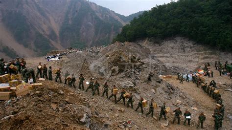 地震大逃亡(地震大逃亡游戏)缩略图